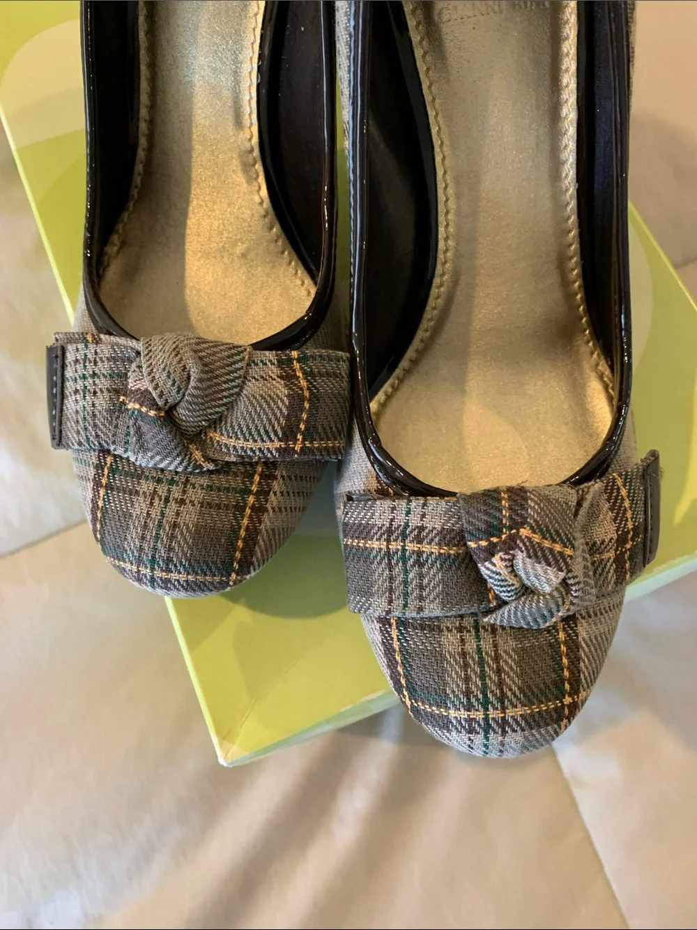 NIB Gianni Bini Beige Plaid Bow Women's Pumps US 6.5 Medium